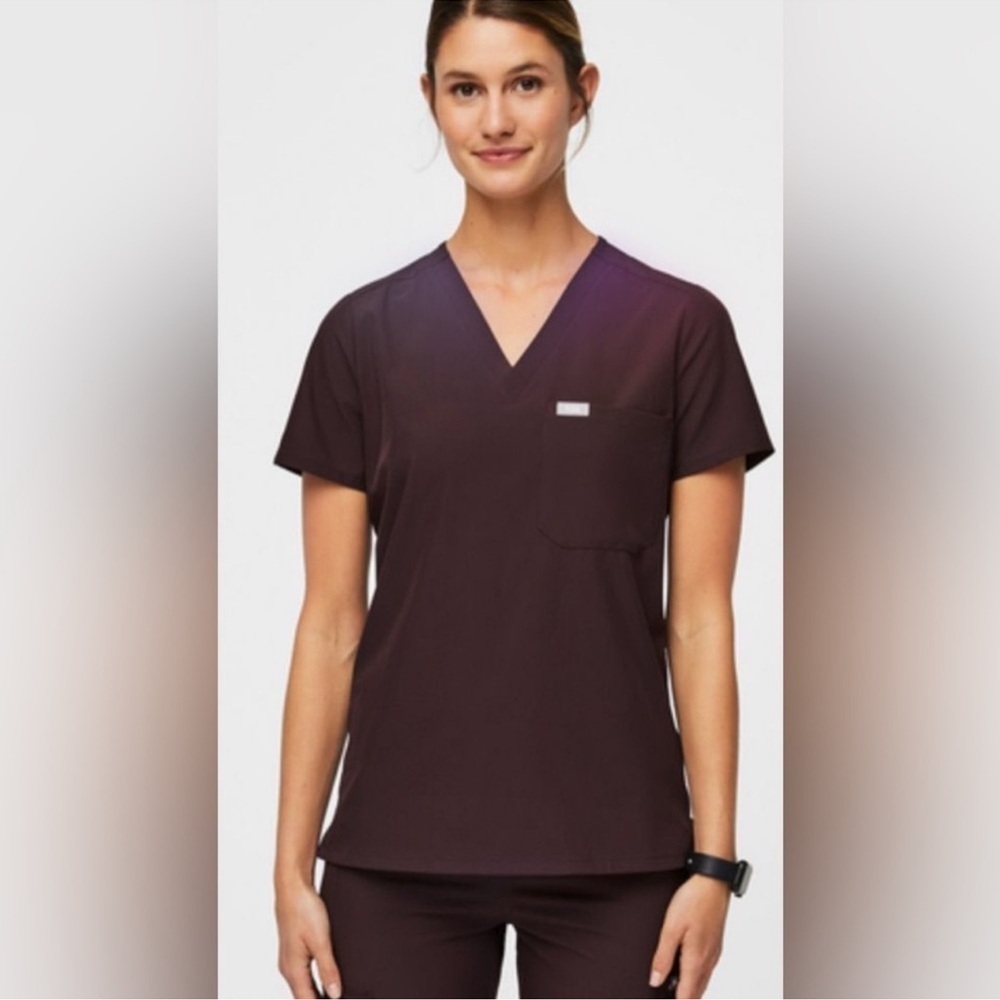 NWOT Set of Figs Catarina one pocket top and Yola Yoga pants In Dark Fig FreeX